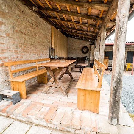 Apartman Ve Dvore Ratiskovice Luaran gambar