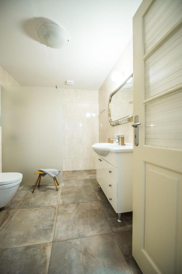 Apartman Ve Dvore Ratiskovice Luaran gambar